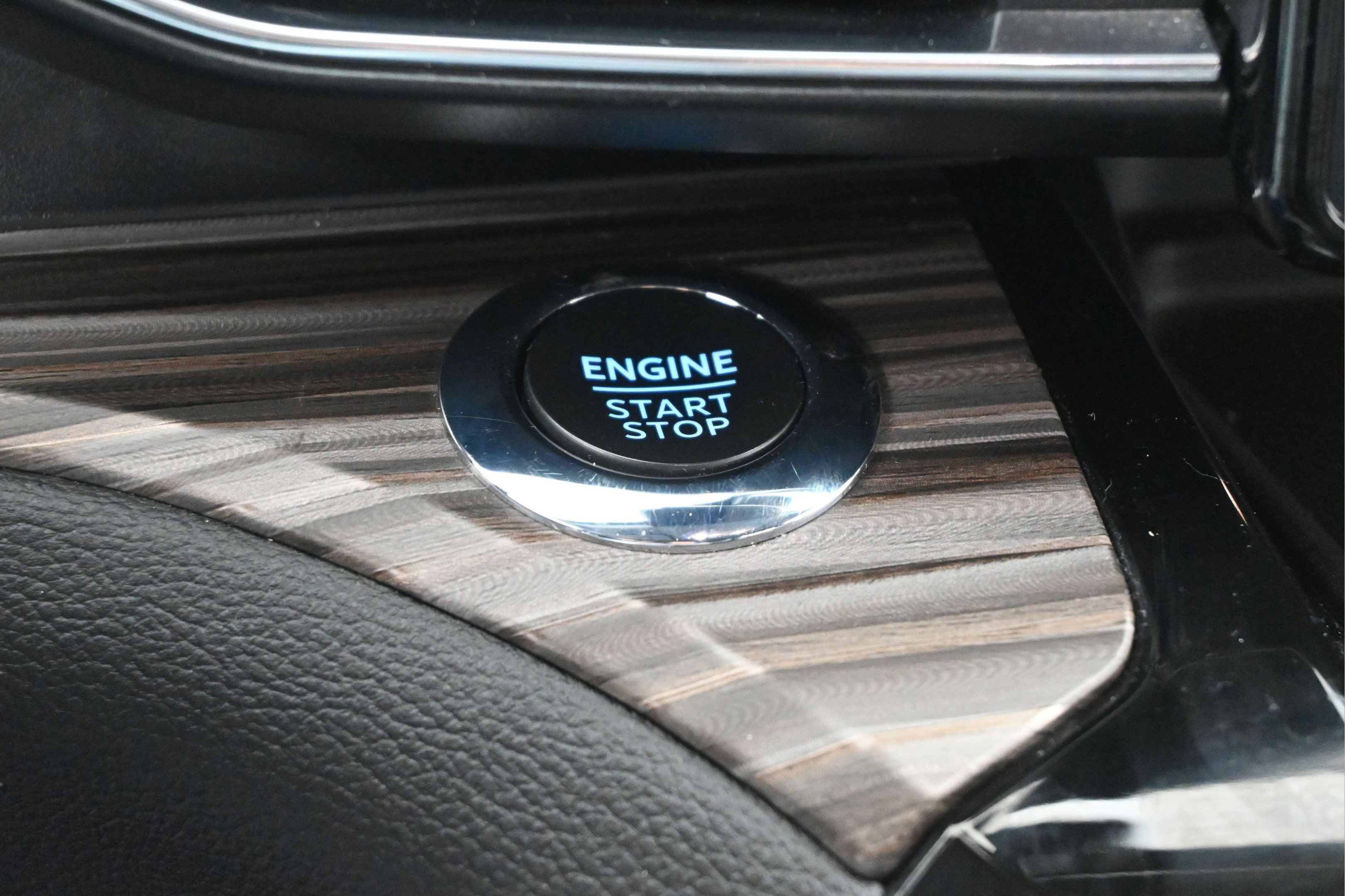 Used 2023 Ford Explorer Limited AWD/4WD image 20