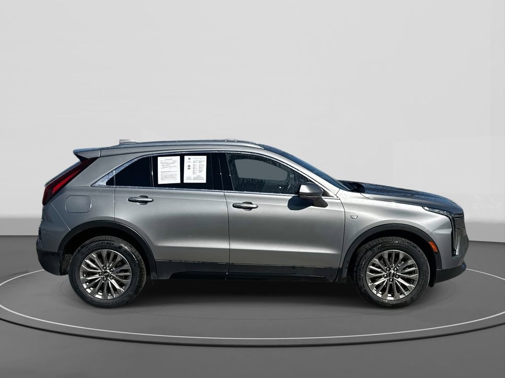 Used 2024 Cadillac XT4 Premium Luxury image 3