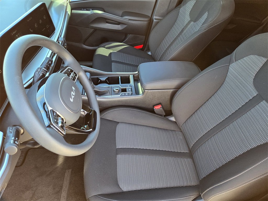 New 2025 Kia Sorento LX image 10