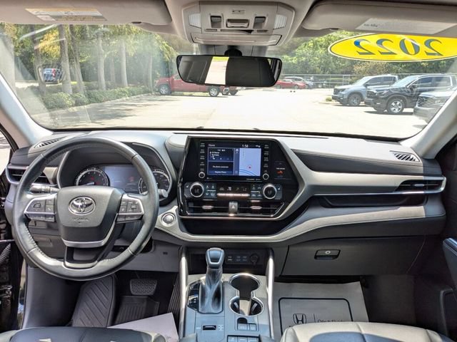 Used 2022 Toyota Highlander XLE FWD image 14