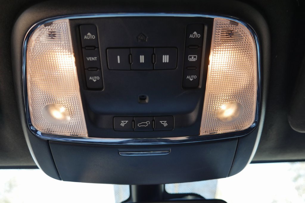 Used 2015 Jeep Grand Cherokee SRT w/ Luxury Group II image 26