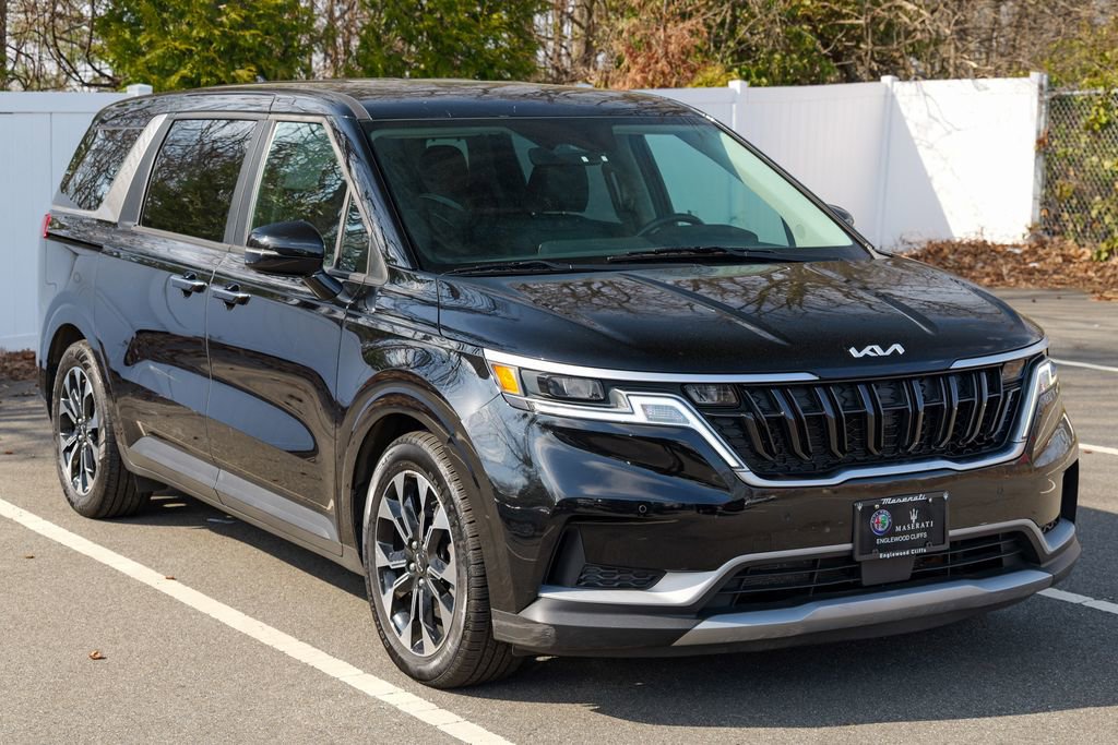 Used 2024 Kia Carnival EX image 9