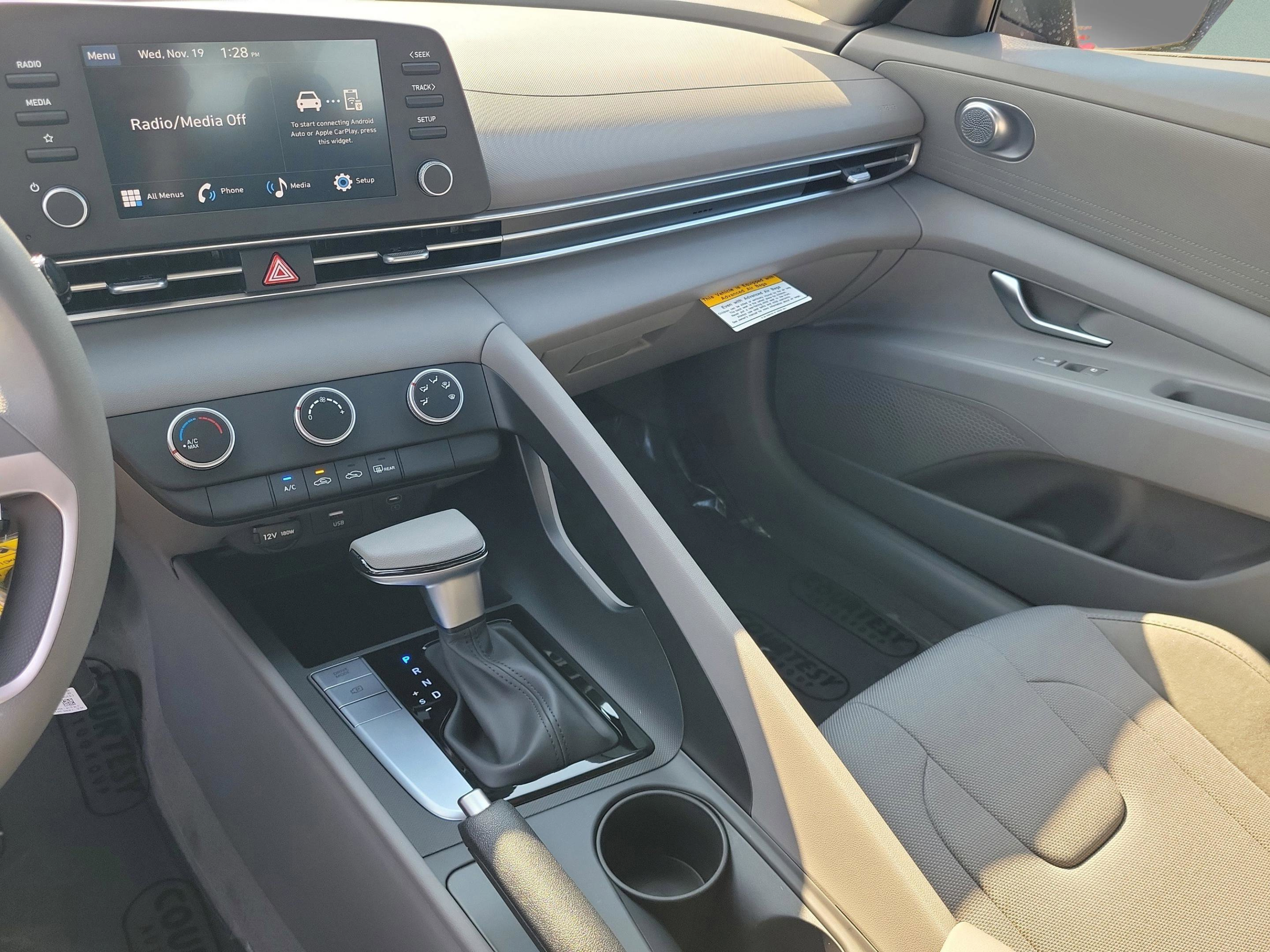 New 2026 Hyundai Elantra SE FWD image 7