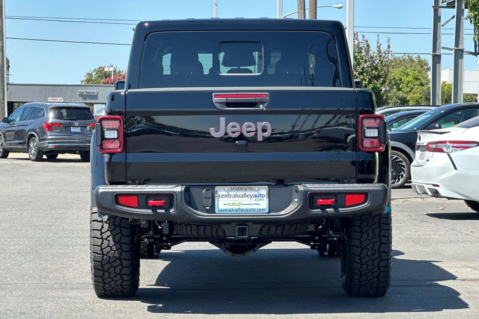 New 2026 Jeep Gladiator Rubicon w/ Steel Power Dome Hood Package AWD/4WD image 4