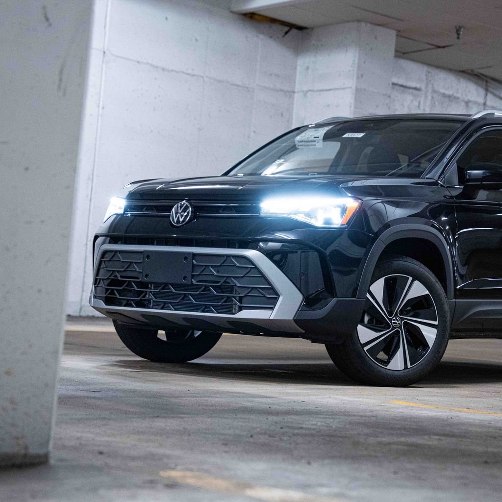 New 2026 Volkswagen Taos SE AWD/4WD image 2