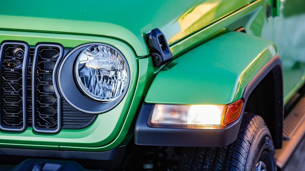 New 2026 Jeep Gladiator Sport image 5