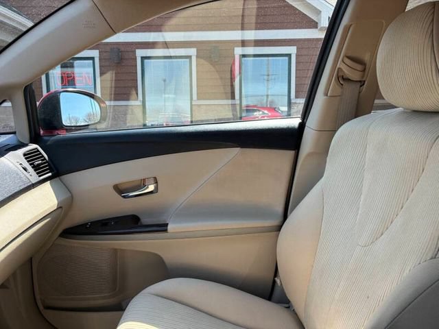 Used 2010 Toyota Venza w/ Convenience Pkg FWD image 16