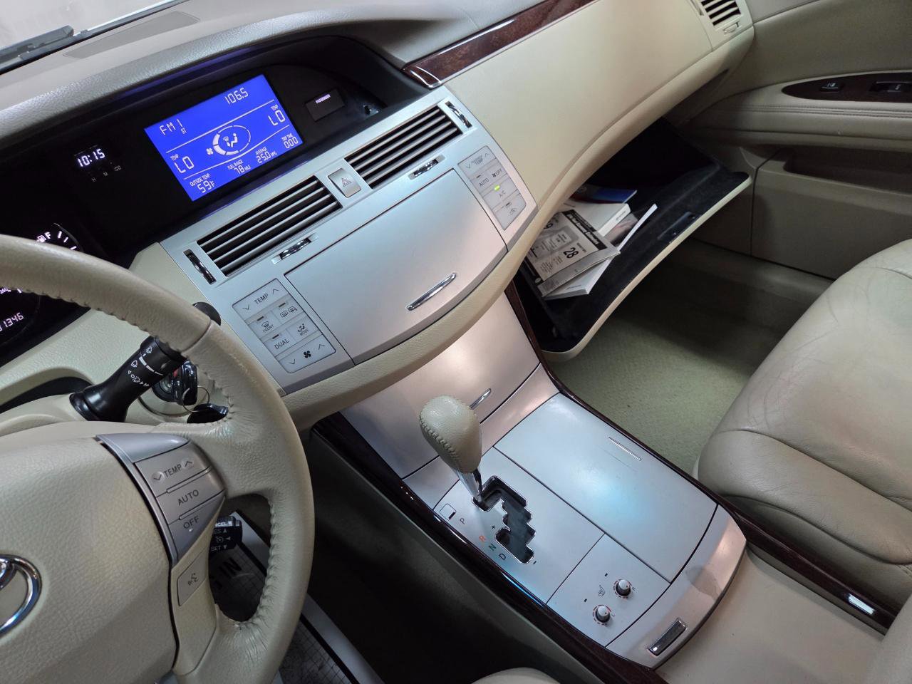 Used 2010 Toyota Avalon XLS FWD image 23
