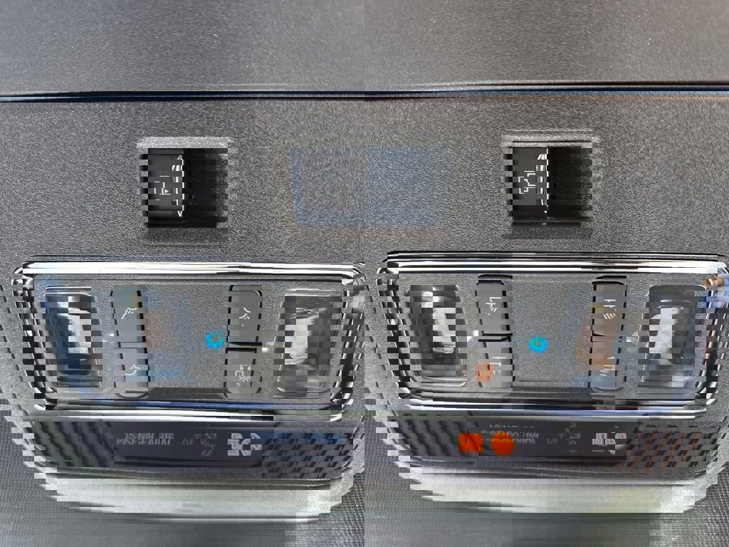 New 2026 Ford F250 Lariat w/ Black Appearance Package image 28