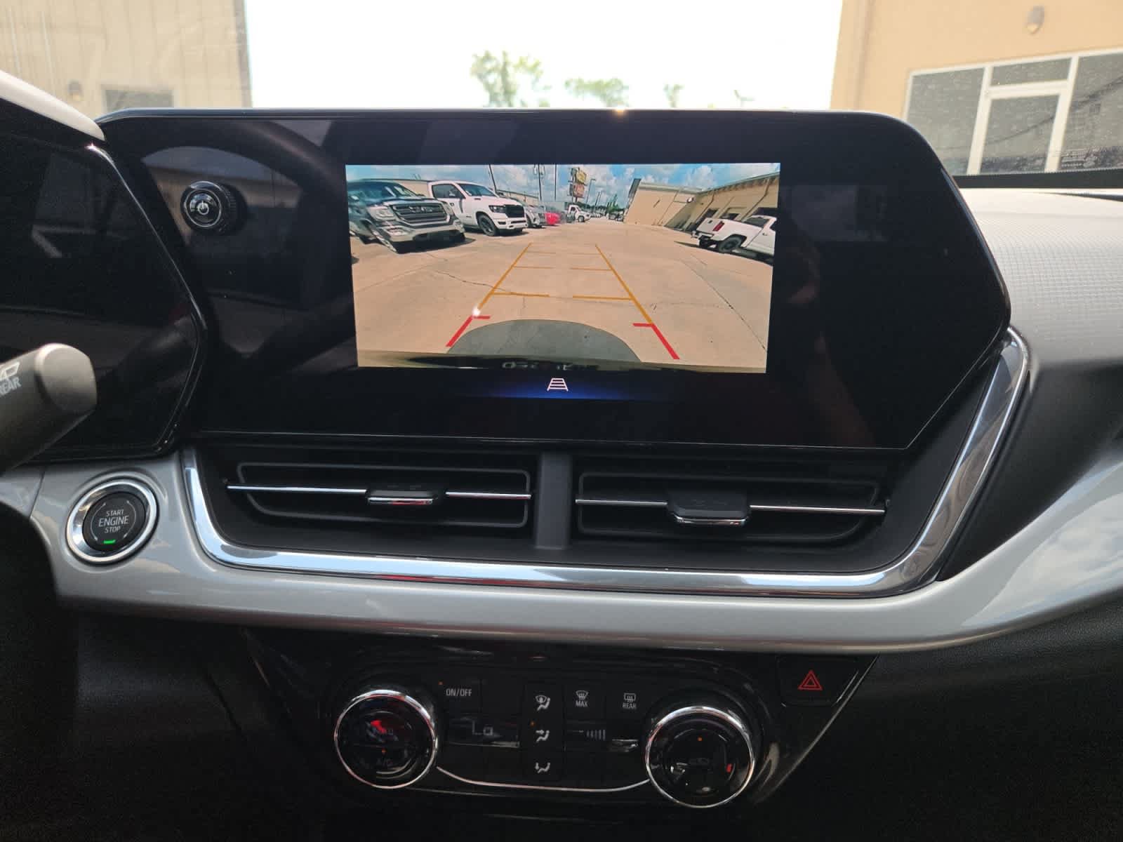 Used 2025 Chevrolet Trax LT FWD image 17
