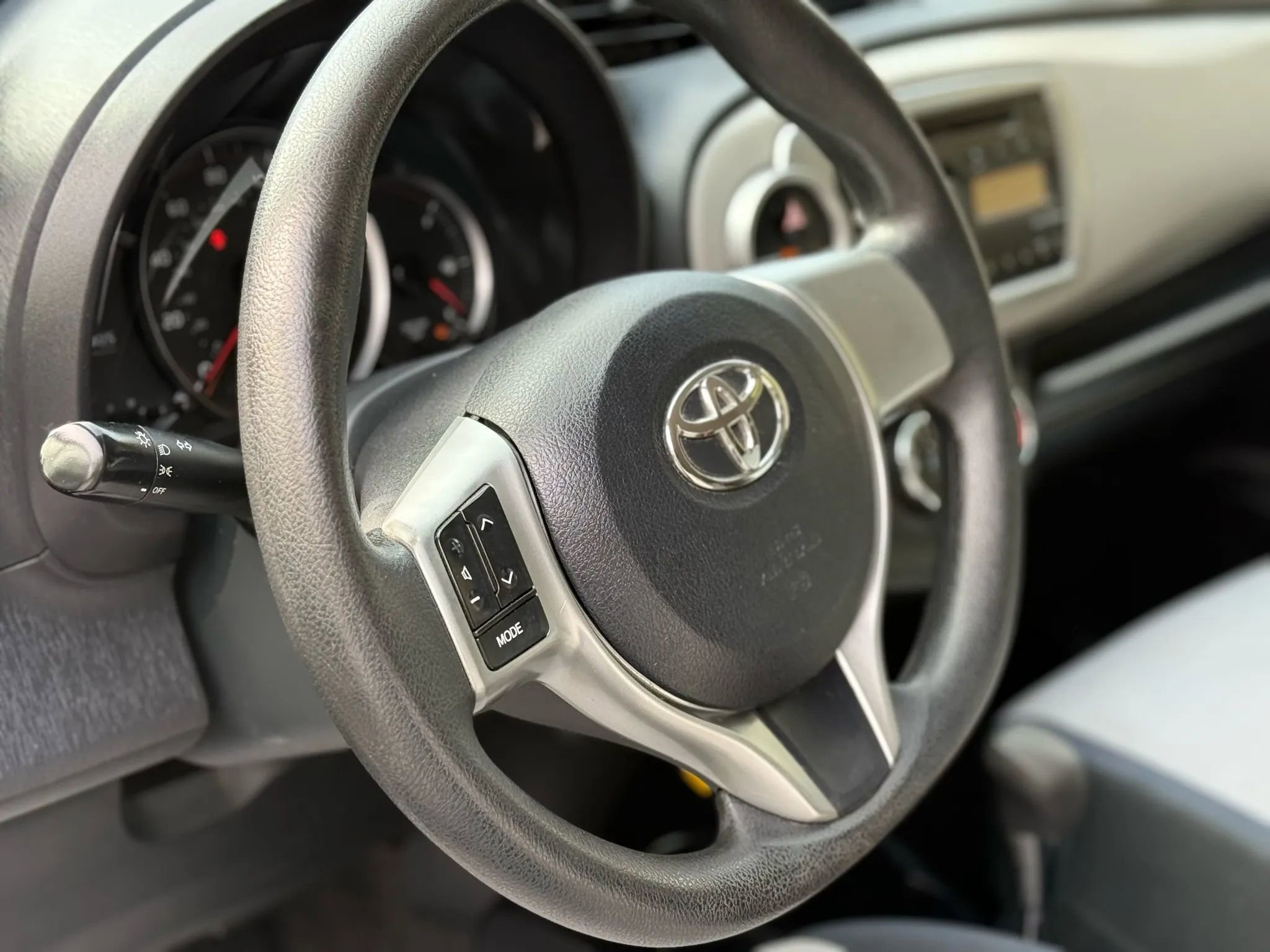 Used 2013 Toyota Yaris LE image 12