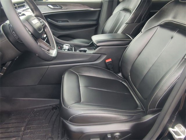 Used 2024 Jeep Grand Cherokee Limited image 11