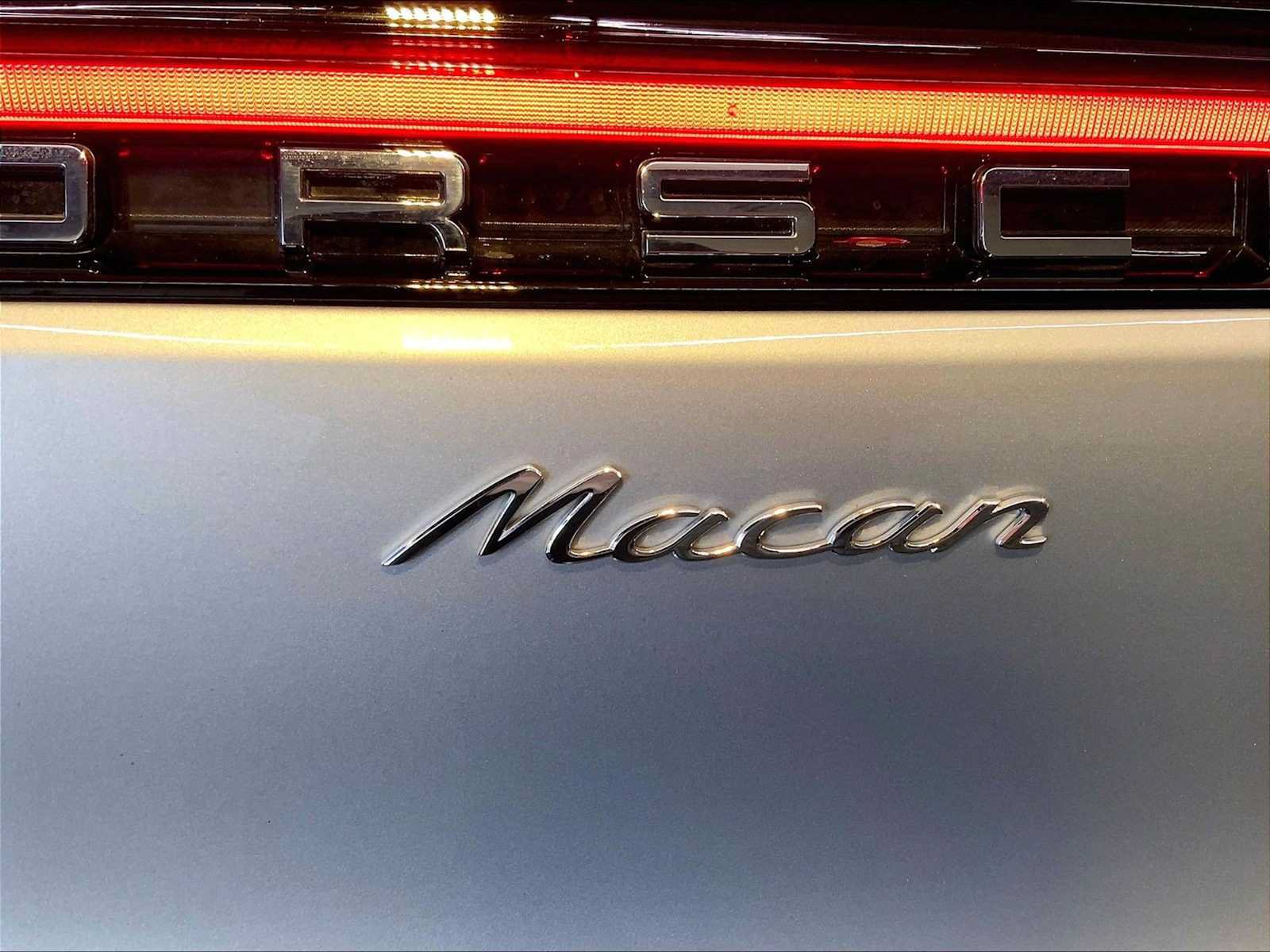 Certified 2026 Porsche Macan AWD/4WD image 35