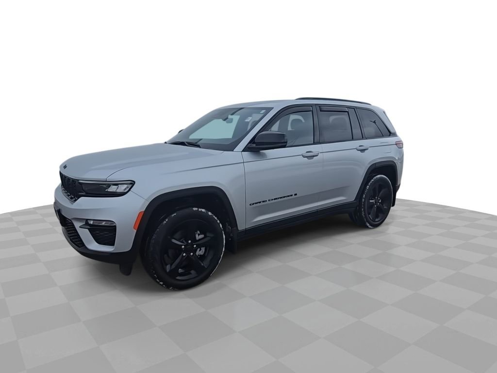 Used 2025 Jeep Grand Cherokee Limited w/ Black Appearance Package image 4