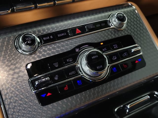 Used 2023 Lincoln Aviator Black Label w/ Dynamic Handling Package AWD/4WD image 29