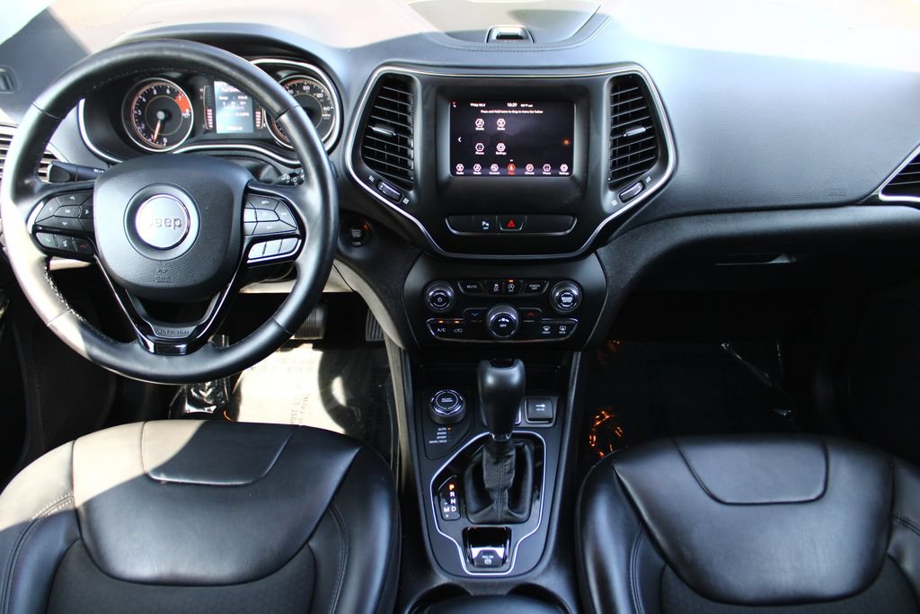 Used 2020 Jeep Cherokee Latitude Plus AWD/4WD image 17