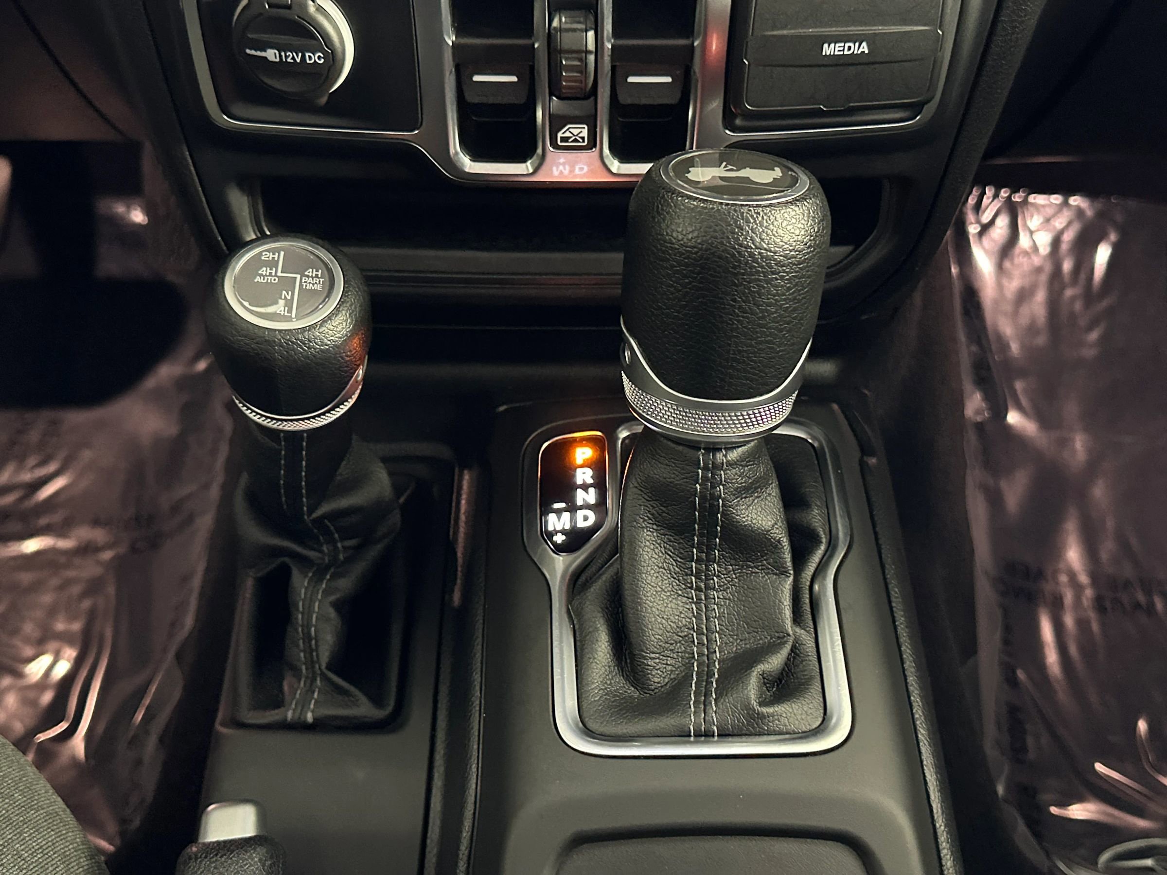 Used 2024 Jeep Wrangler Unlimited Sahara image 34