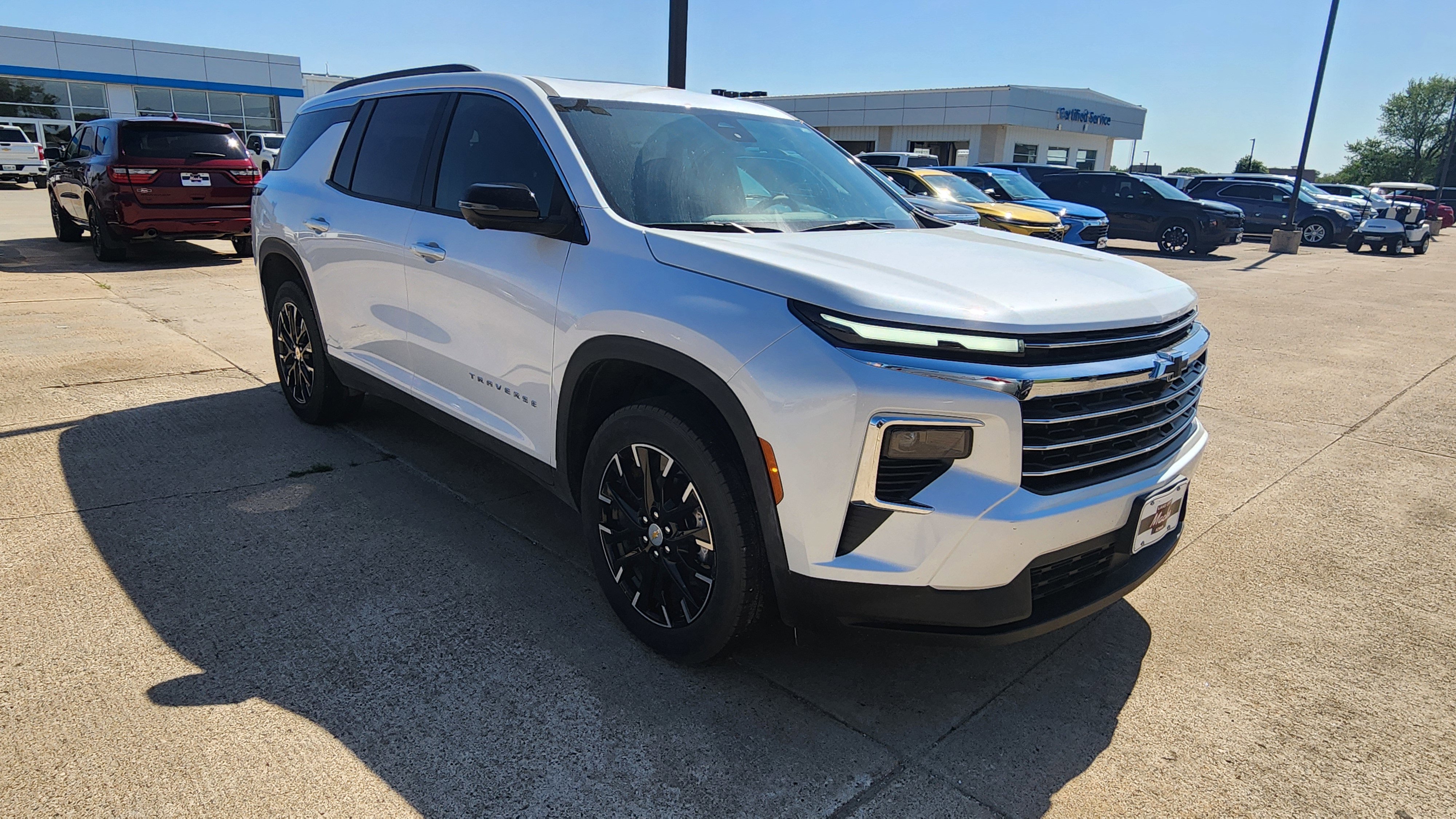 Used 2025 Chevrolet Traverse LT w/ Sun and Wheel Package AWD/4WD image 3
