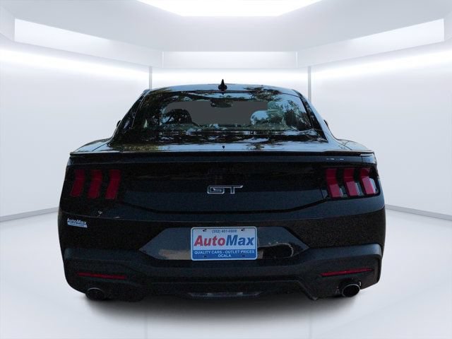 Used 2025 Ford Mustang GT RWD image 4