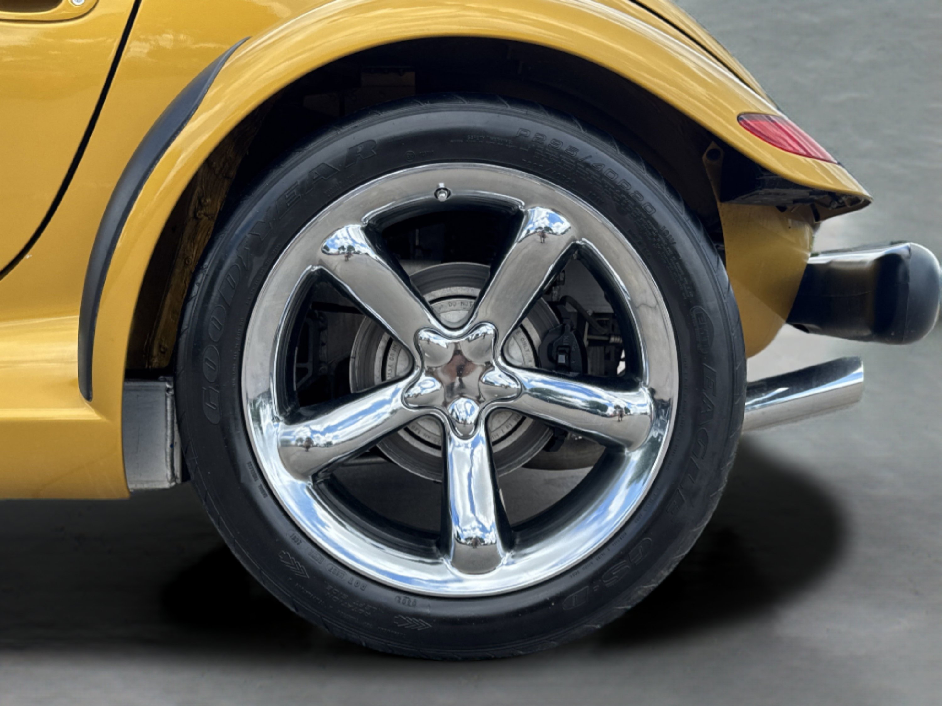 Used 2002 Chrysler Prowler RWD image 8