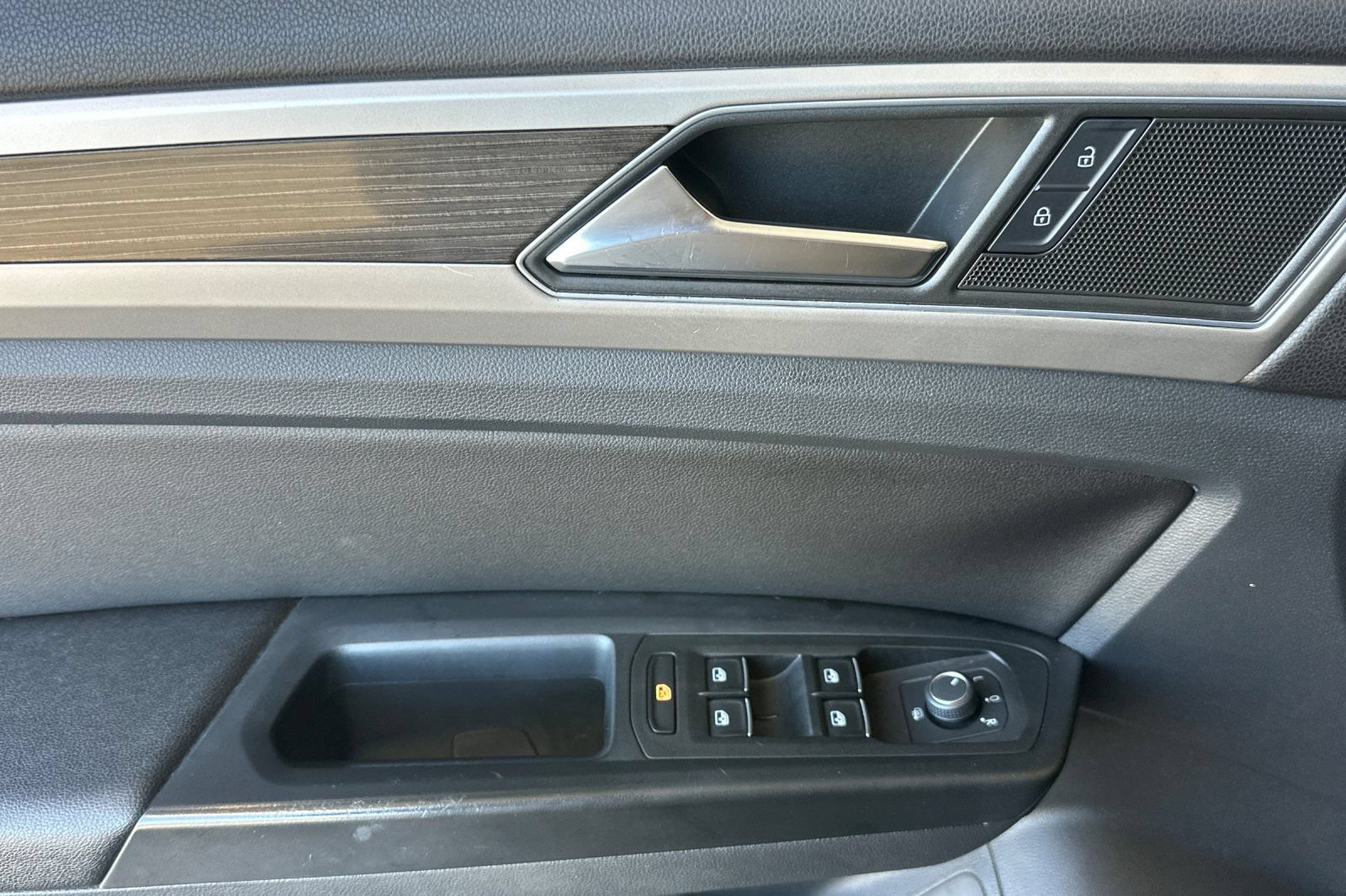Used 2018 Volkswagen Atlas SEL AWD/4WD image 10