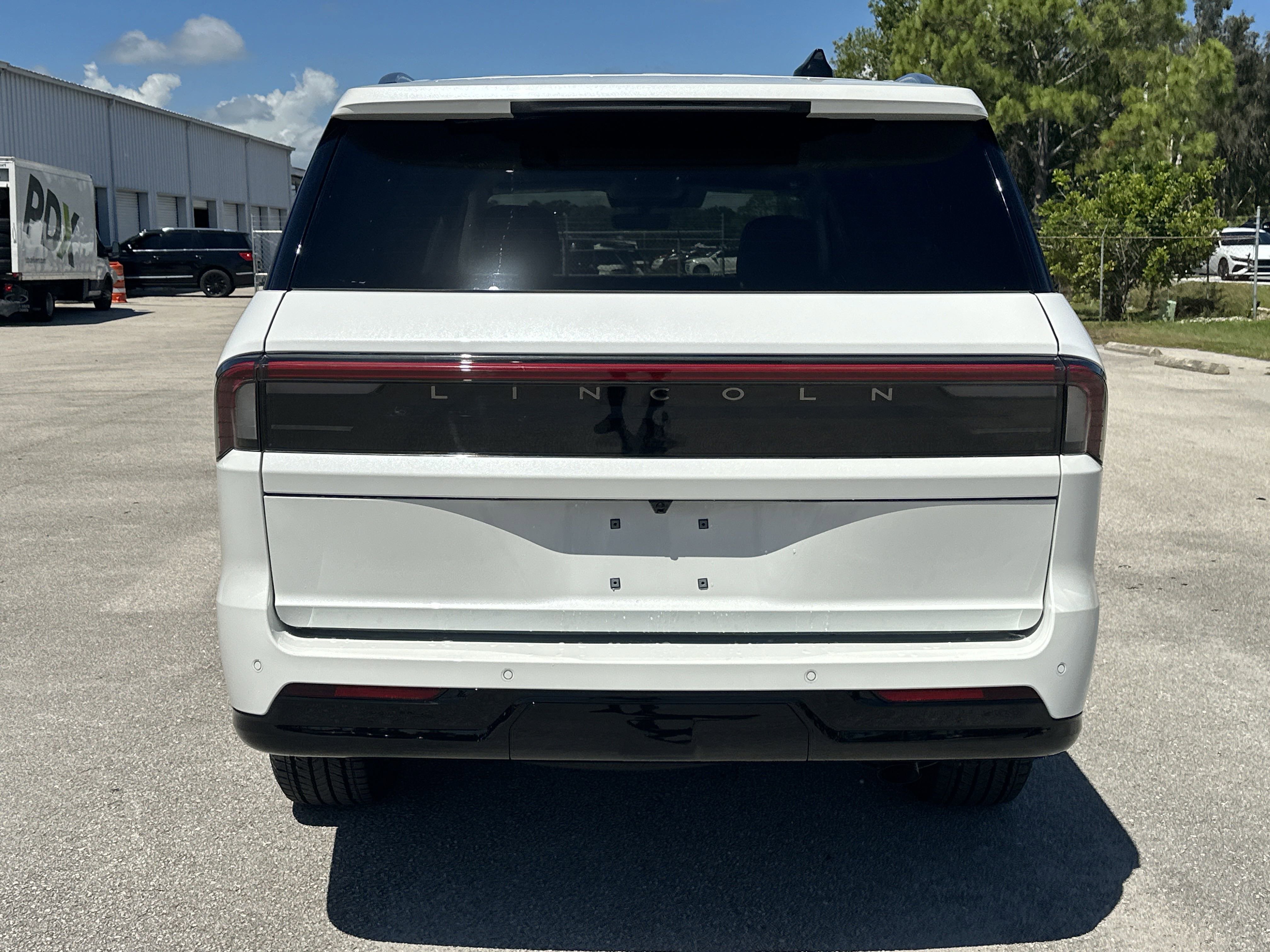New 2025 Lincoln Navigator Reserve image 7