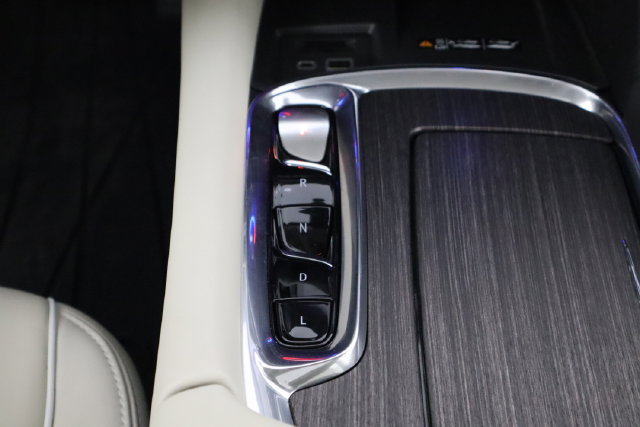 Used 2023 Buick Enclave Avenir w/ Avenir Technology Package FWD image 32