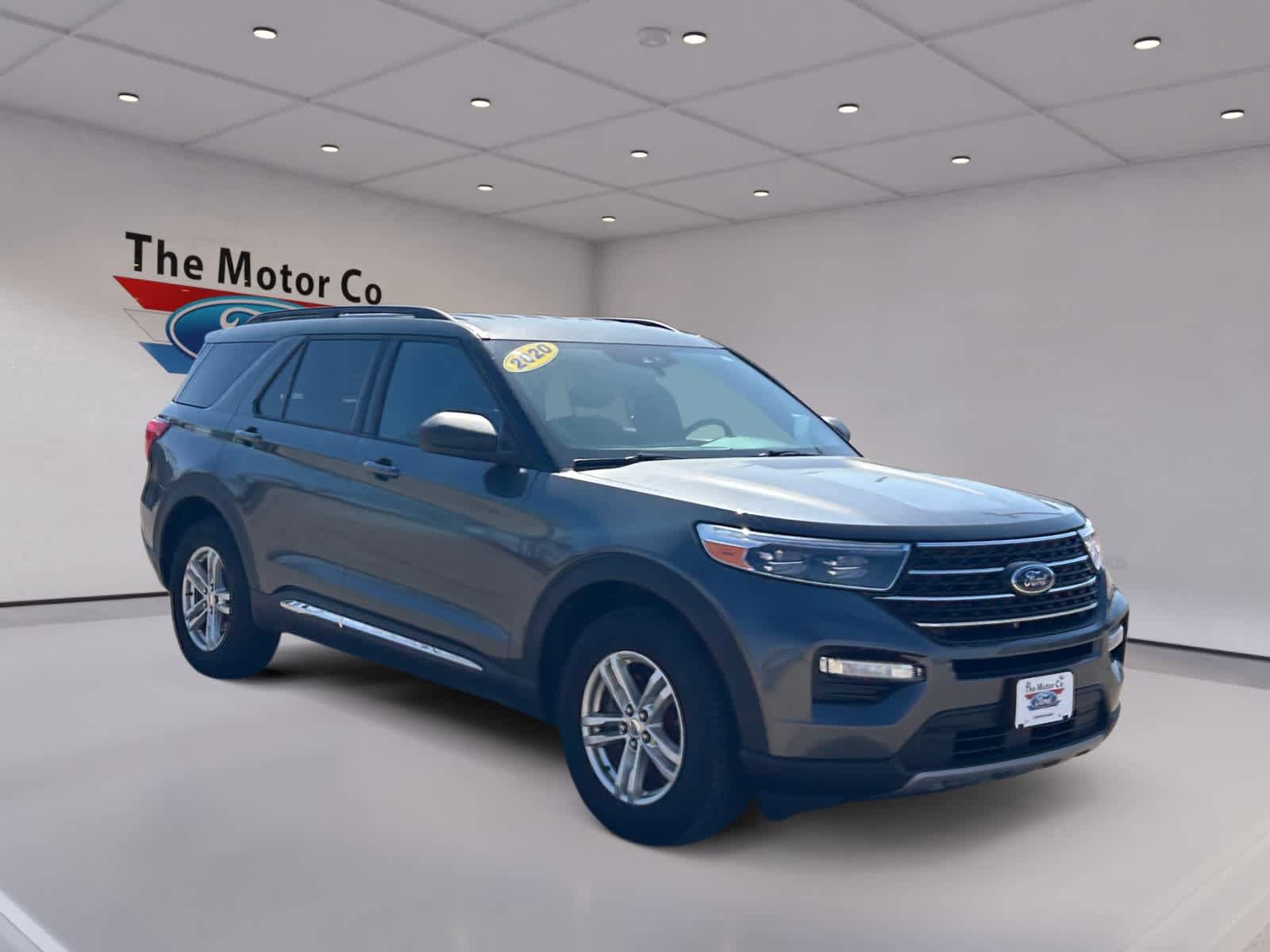 Used 2020 Ford Explorer XLT w/ Equipment Group 202A AWD/4WD image 3