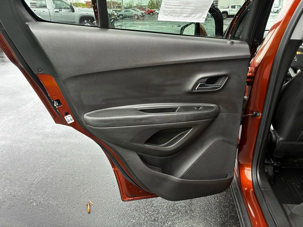 Used 2019 Chevrolet Trax LT w/ LT Convenience Package FWD image 32