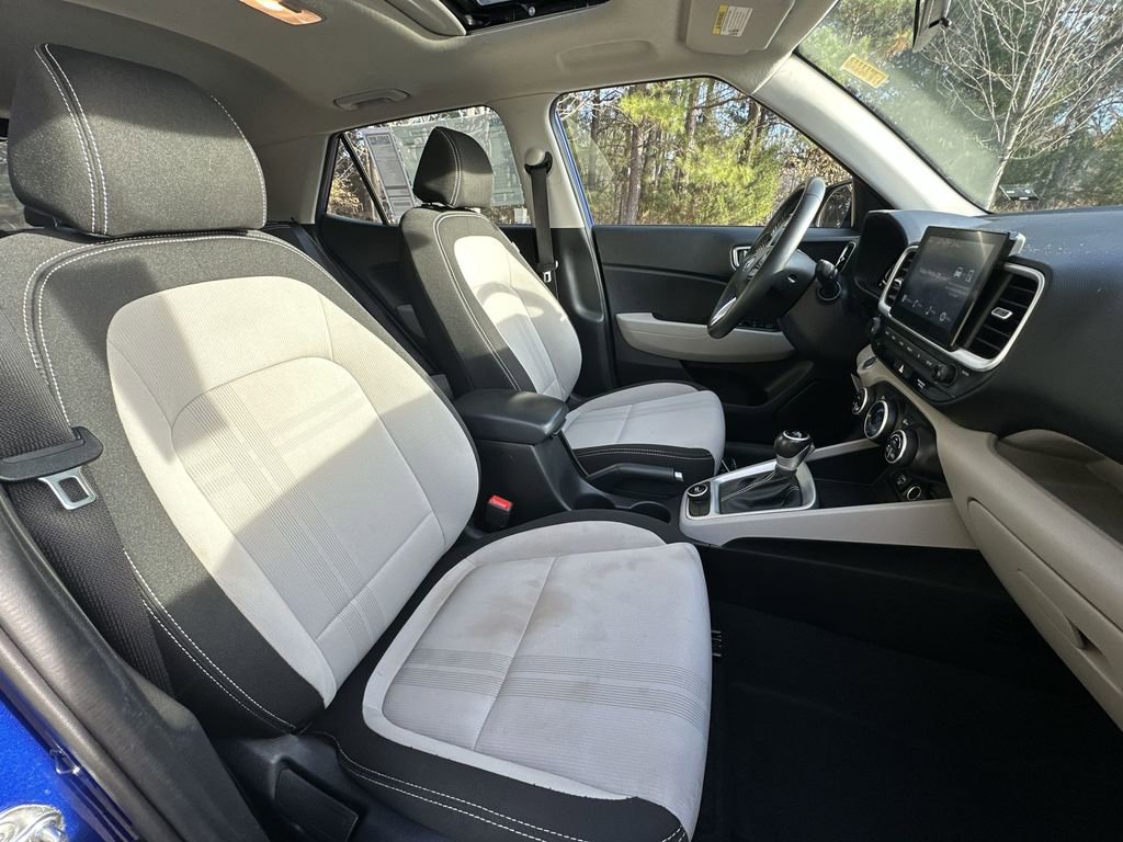 Used 2024 Hyundai Venue SEL image 28