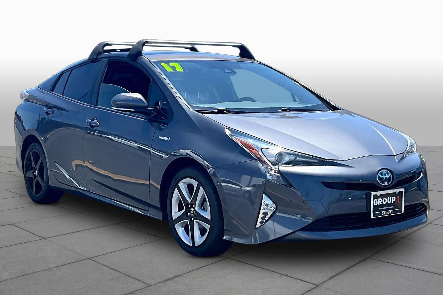 Used 2017 Toyota Prius Three Touring FWD image 2