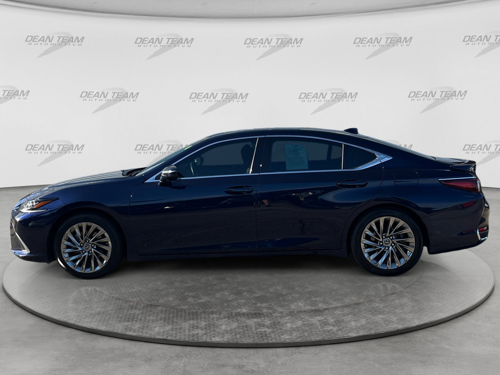 Used 2025 Lexus ES 300h Ultra Luxury w/ Accessory Package (Z2) FWD image 4