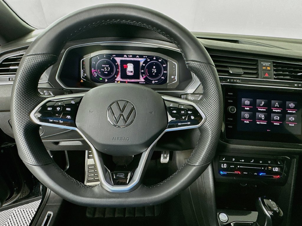 Used 2022 Volkswagen Tiguan SEL R-Line AWD/4WD image 11