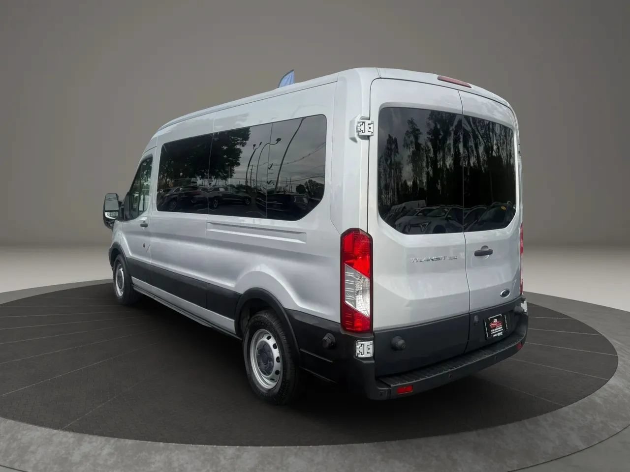 Used 2017 Ford Transit 350 XL RWD image 9