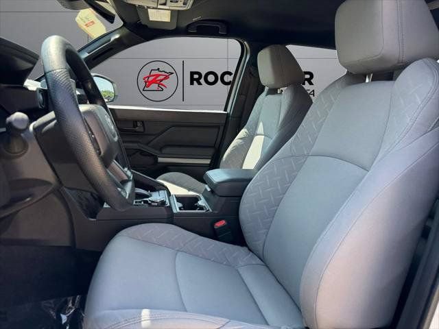 Certified 2025 Toyota Tacoma SR5 AWD/4WD image 40