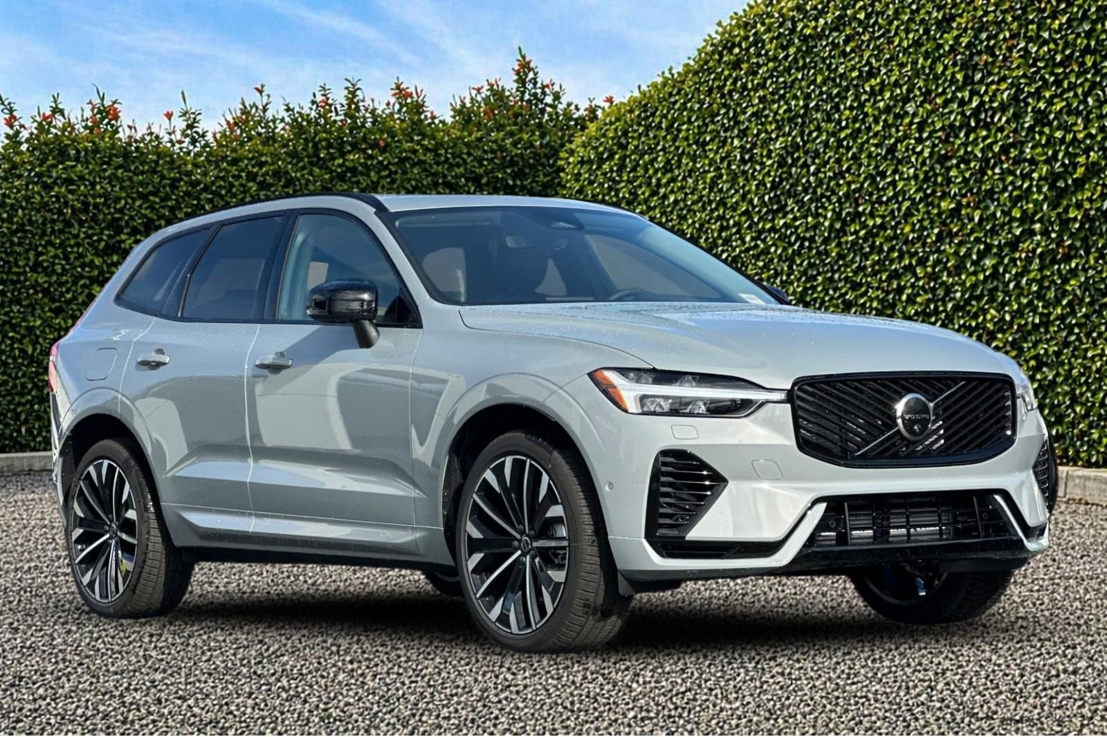 New 2026 Volvo XC60 T8 Ultra w/ Climate Package AWD/4WD image 8