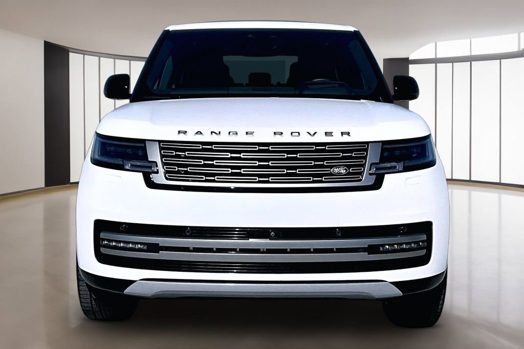 Used 2025 Land Rover Range Rover SE image 2