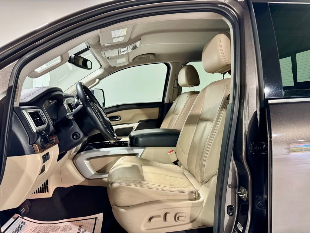 Used 2016 Nissan Titan SL image 3
