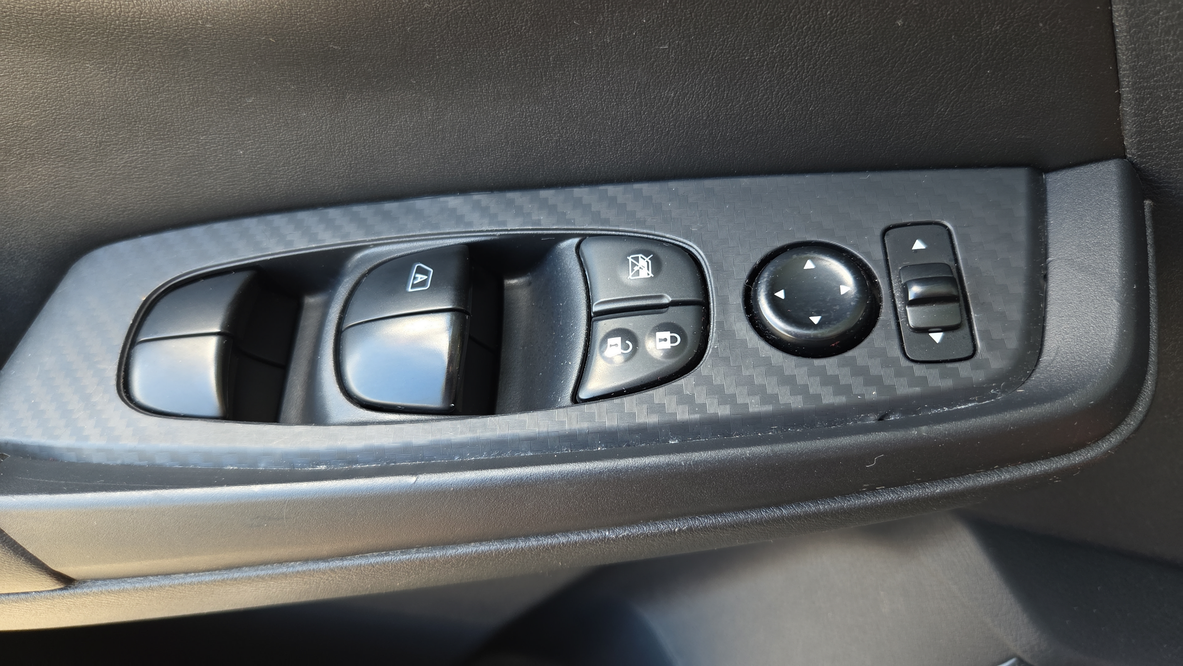 Used 2024 Nissan Sentra SV FWD image 34