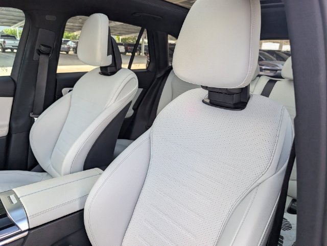 Used 2025 Mercedes-Benz GLC 350e 4MATIC image 10