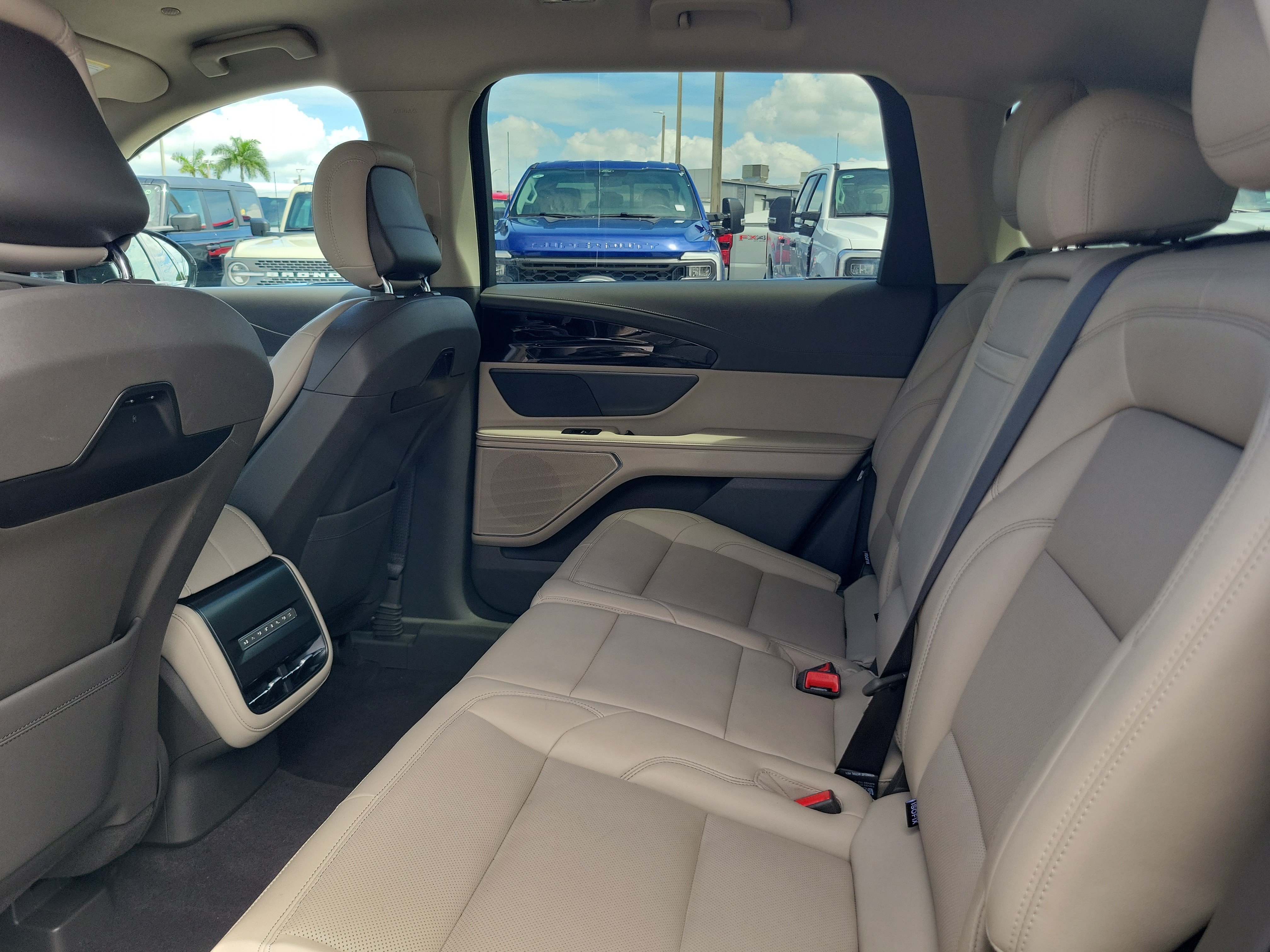 Used 2024 Lincoln Nautilus Premier AWD/4WD image 13