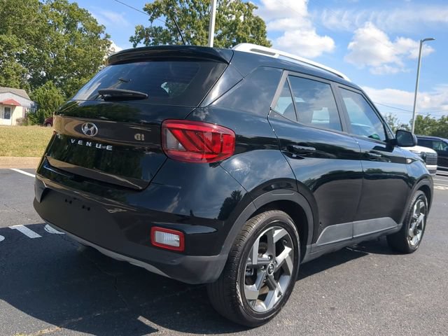 Used 2024 Hyundai Venue SEL FWD image 4