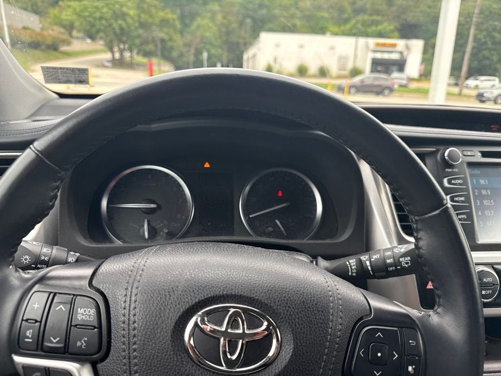 Used 2019 Toyota Highlander XLE AWD/4WD image 8
