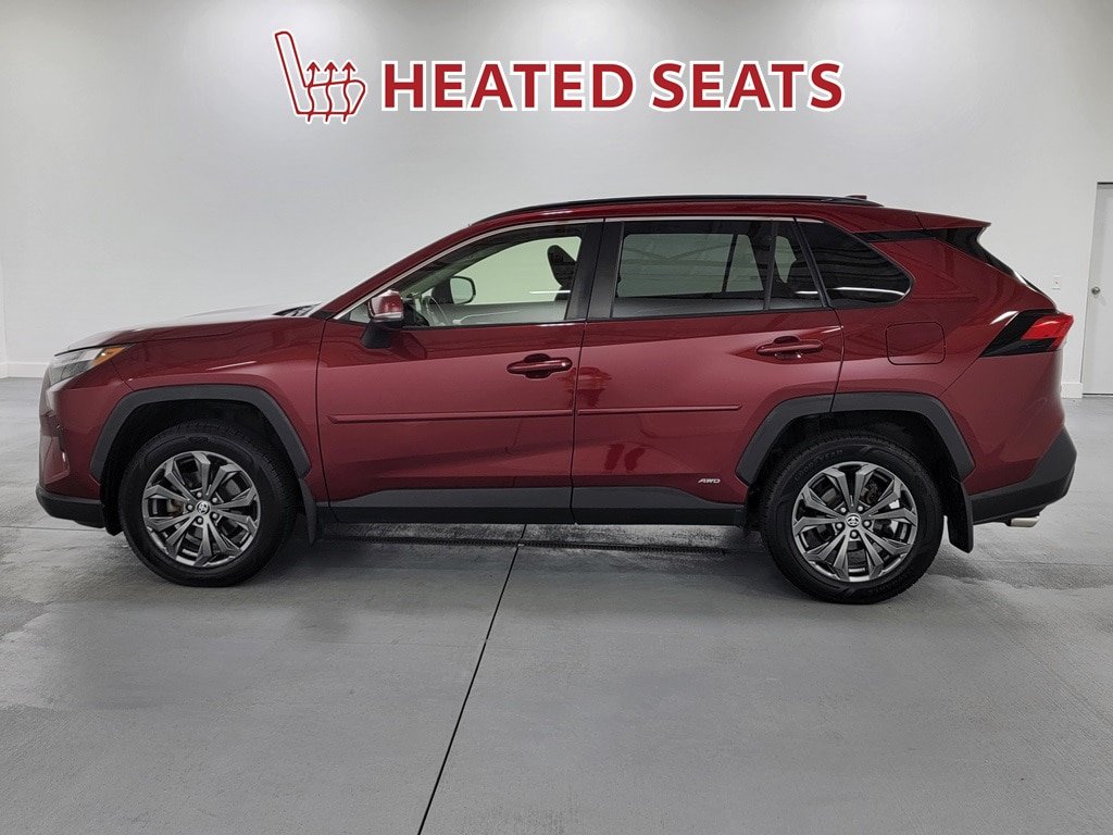 Used 2022 Toyota RAV4 XLE Premium AWD/4WD image 5