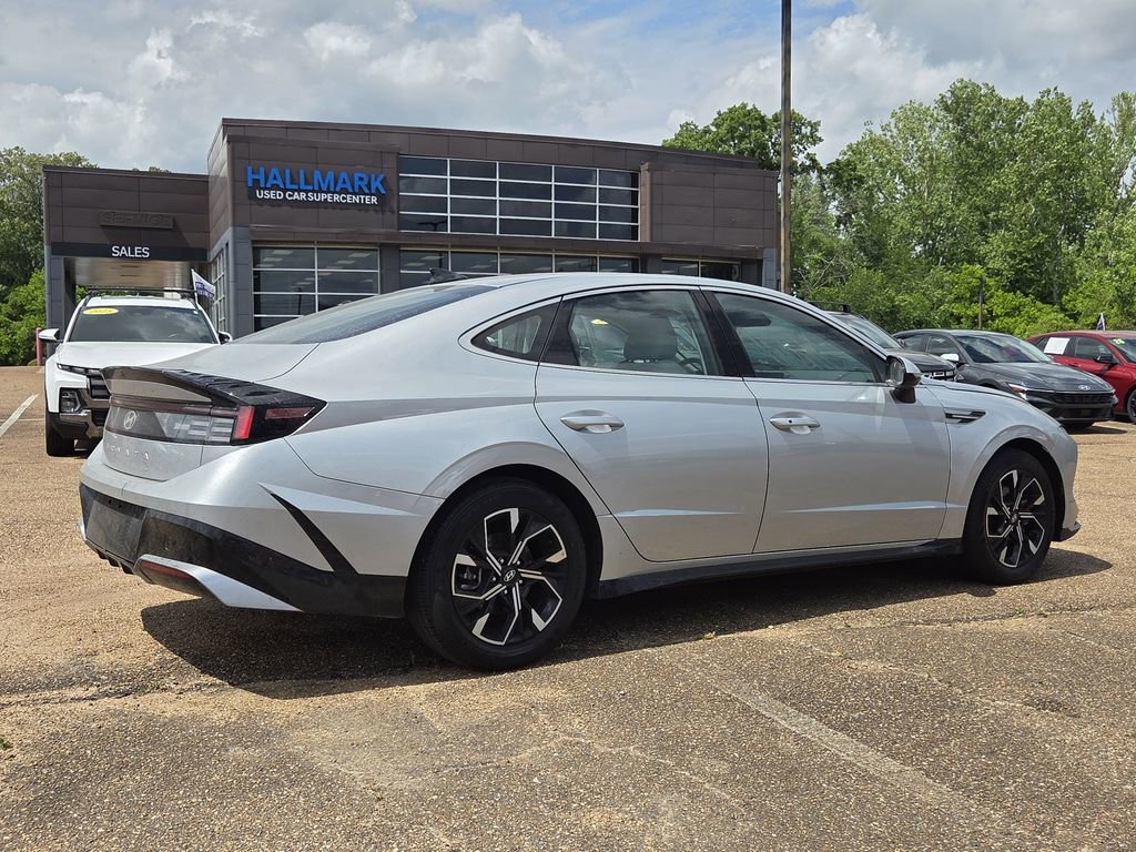 Used 2025 Hyundai Sonata SEL FWD image 4