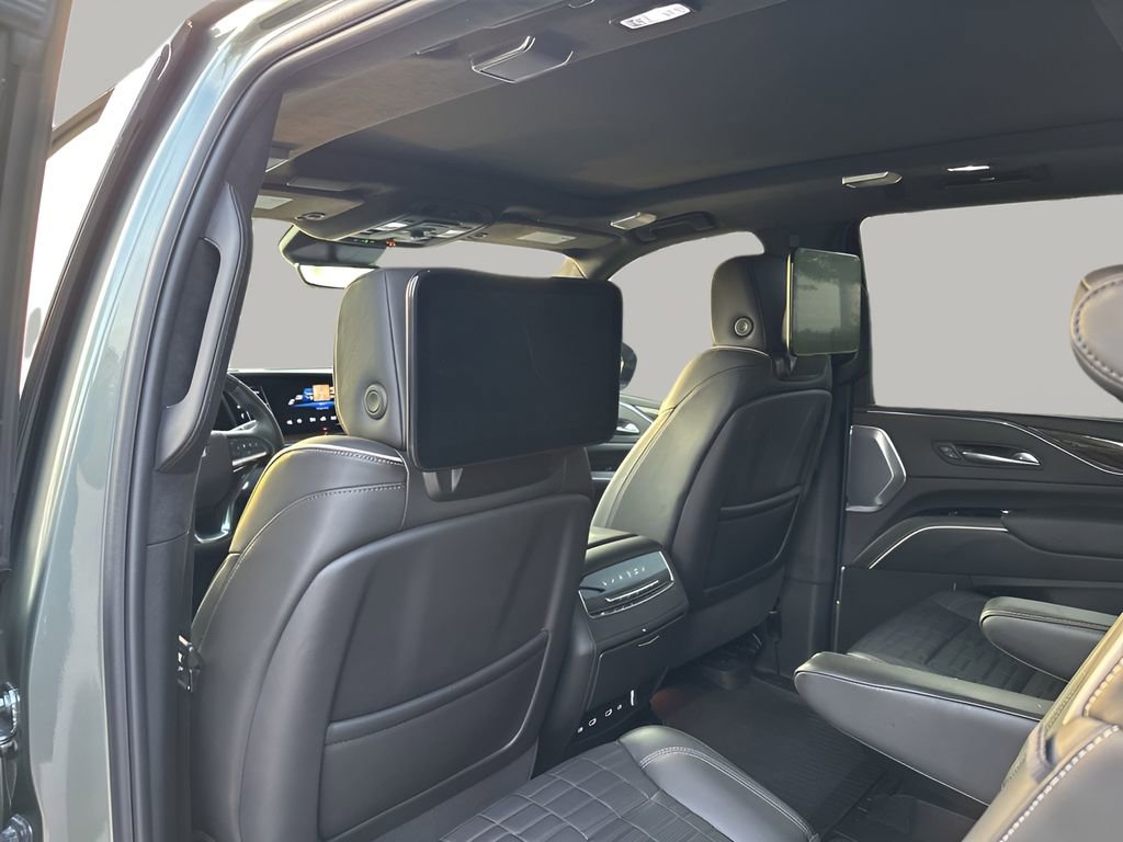 Used 2024 Cadillac Escalade Sport Platinum w/ LPO, ONYX Package image 19