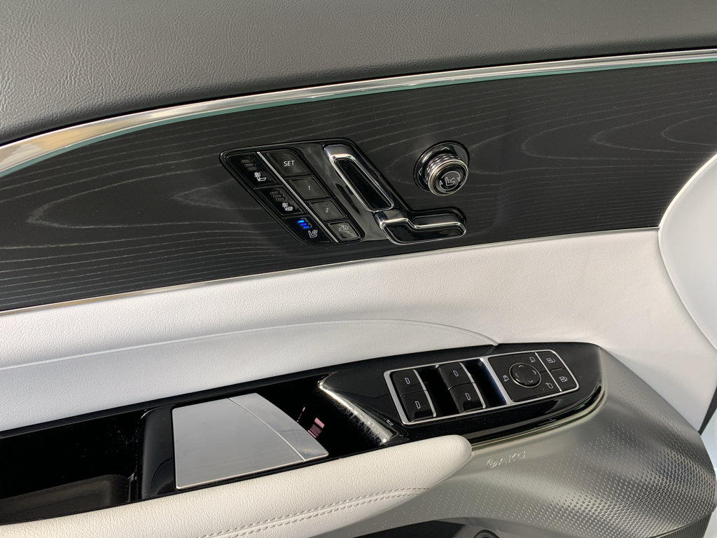 Used 2024 Cadillac Lyriq Luxury RWD image 14