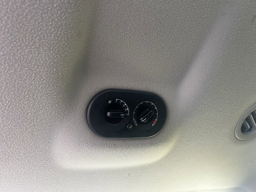 Used 2005 Ford Explorer XLT image 27