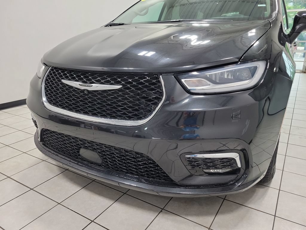 Certified 2023 Chrysler Pacifica Touring-L FWD image 24