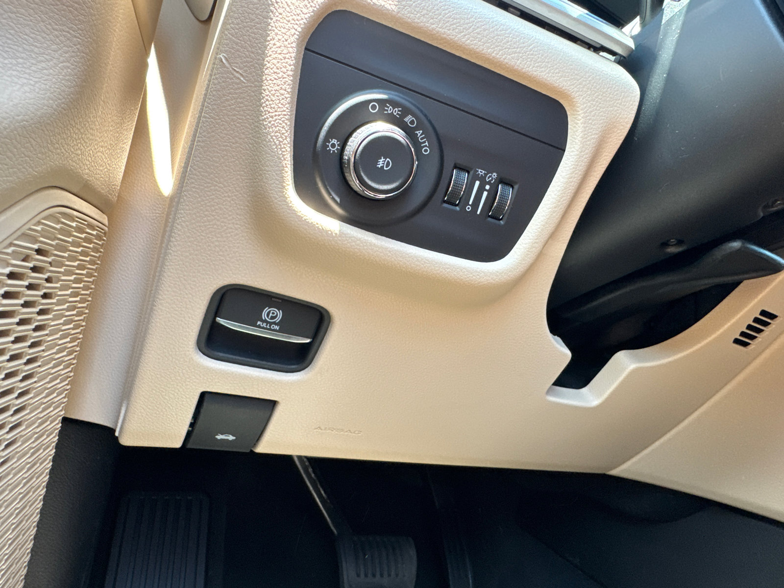 Used 2024 Jeep Grand Cherokee Limited image 36